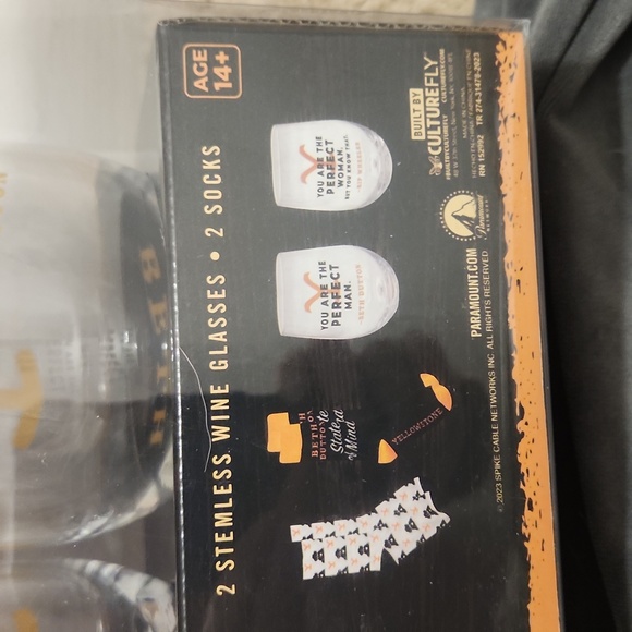 Yellowstone Wine Glass Socks Gift Set Rip Wheeler Beth Dutton - Picture 3 of 5